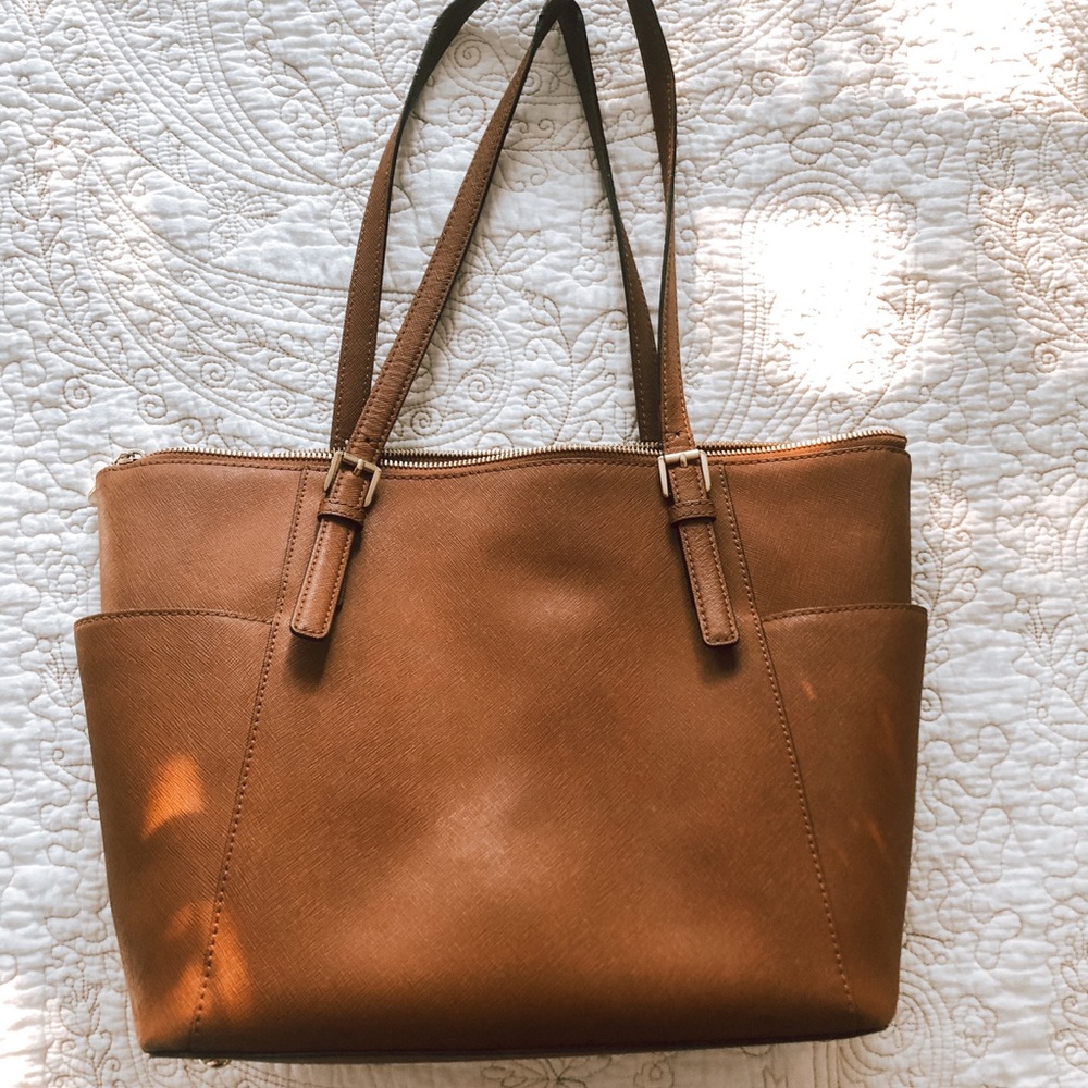 Michael Kors Jet Set Lg Saffiano Leather Zip Tote - Picture 3 of 16
